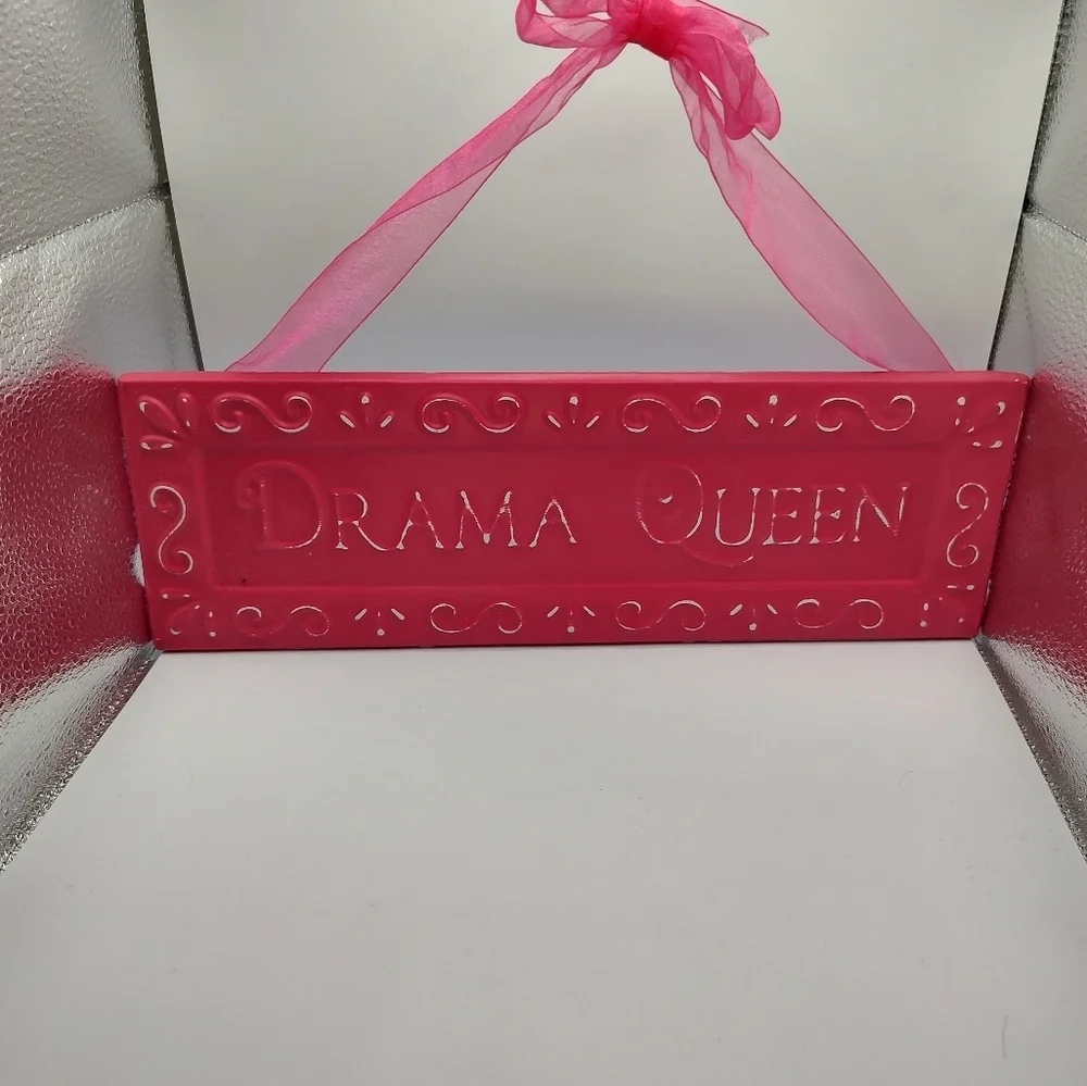 💥 3/$20 Distressed Pink Tin 